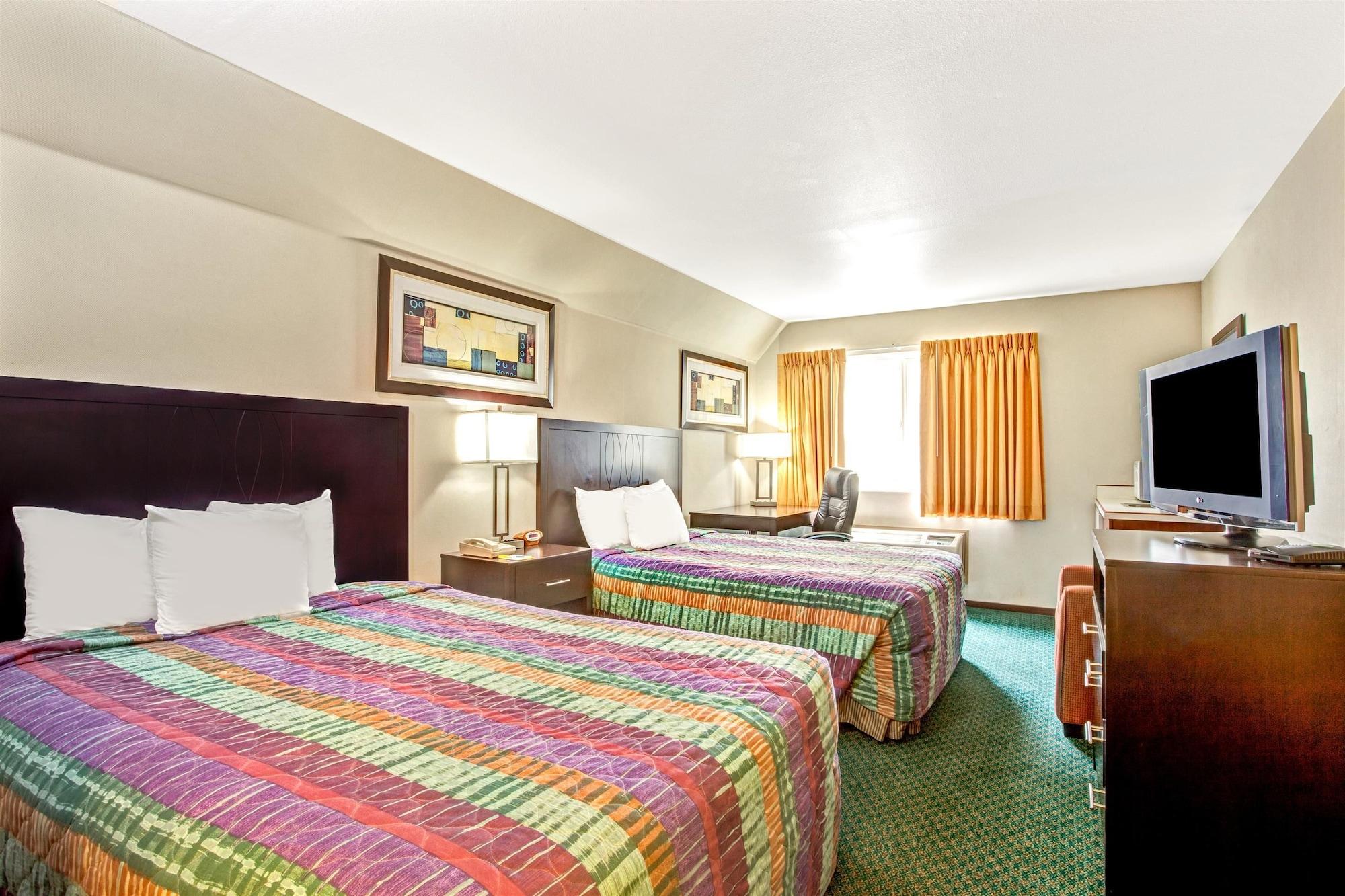 Days Inn By Wyndham Seattle Aurora Шорлайн Екстериор снимка