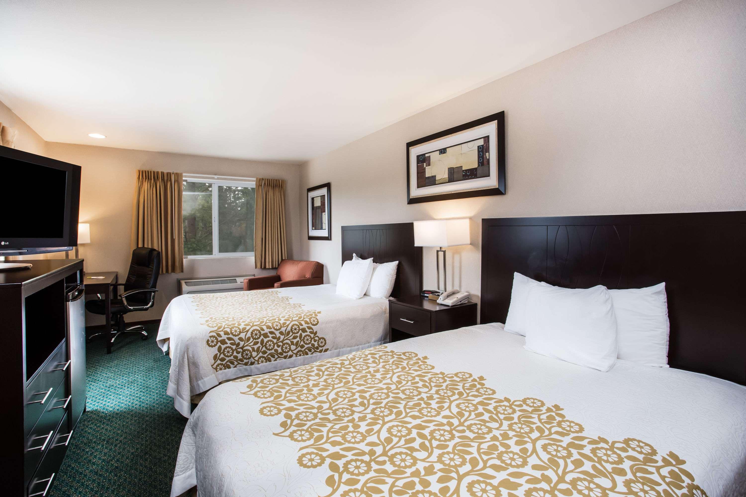 Days Inn By Wyndham Seattle Aurora Шорлайн Екстериор снимка