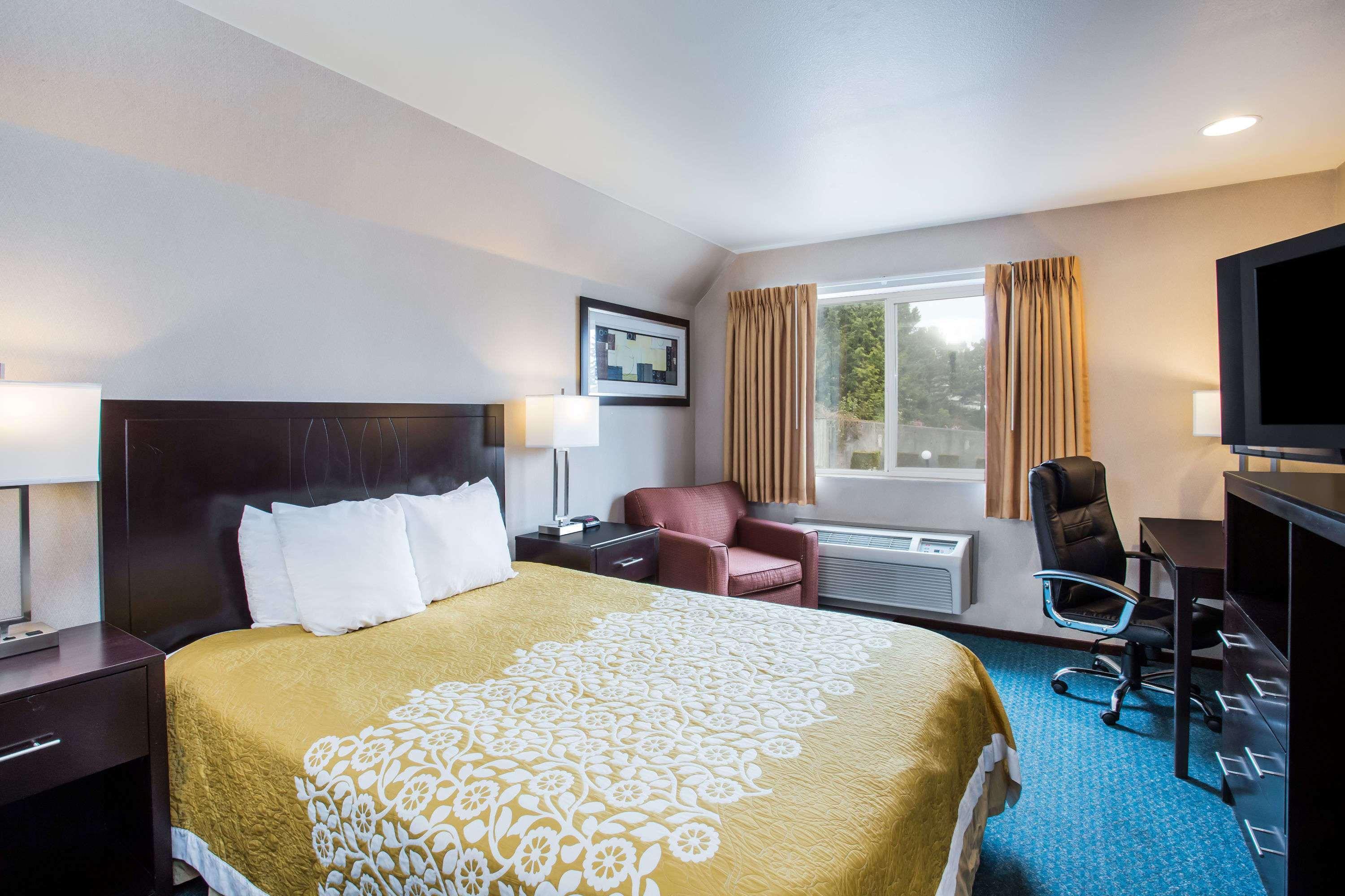 Days Inn By Wyndham Seattle Aurora Шорлайн Екстериор снимка