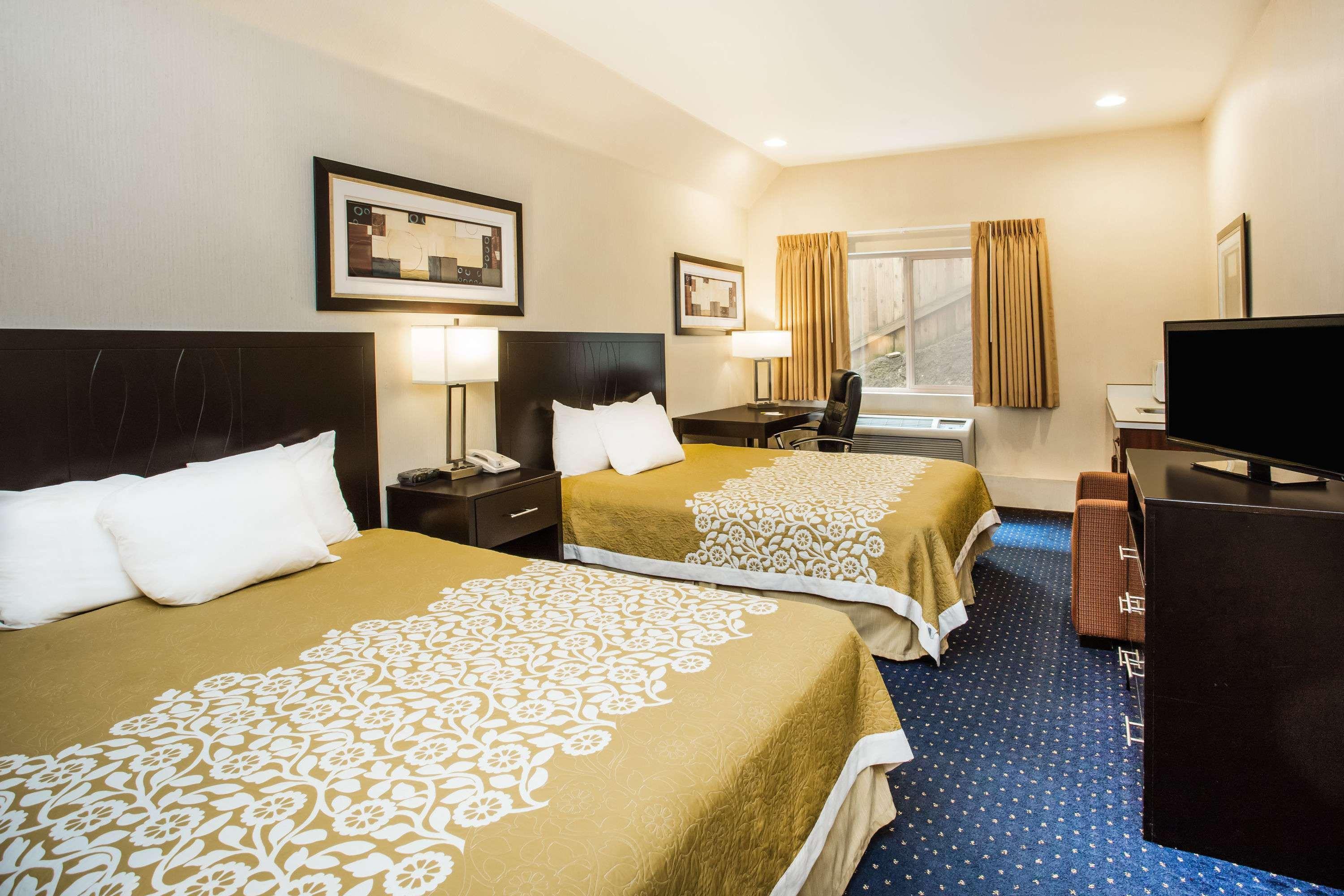 Days Inn By Wyndham Seattle Aurora Шорлайн Екстериор снимка