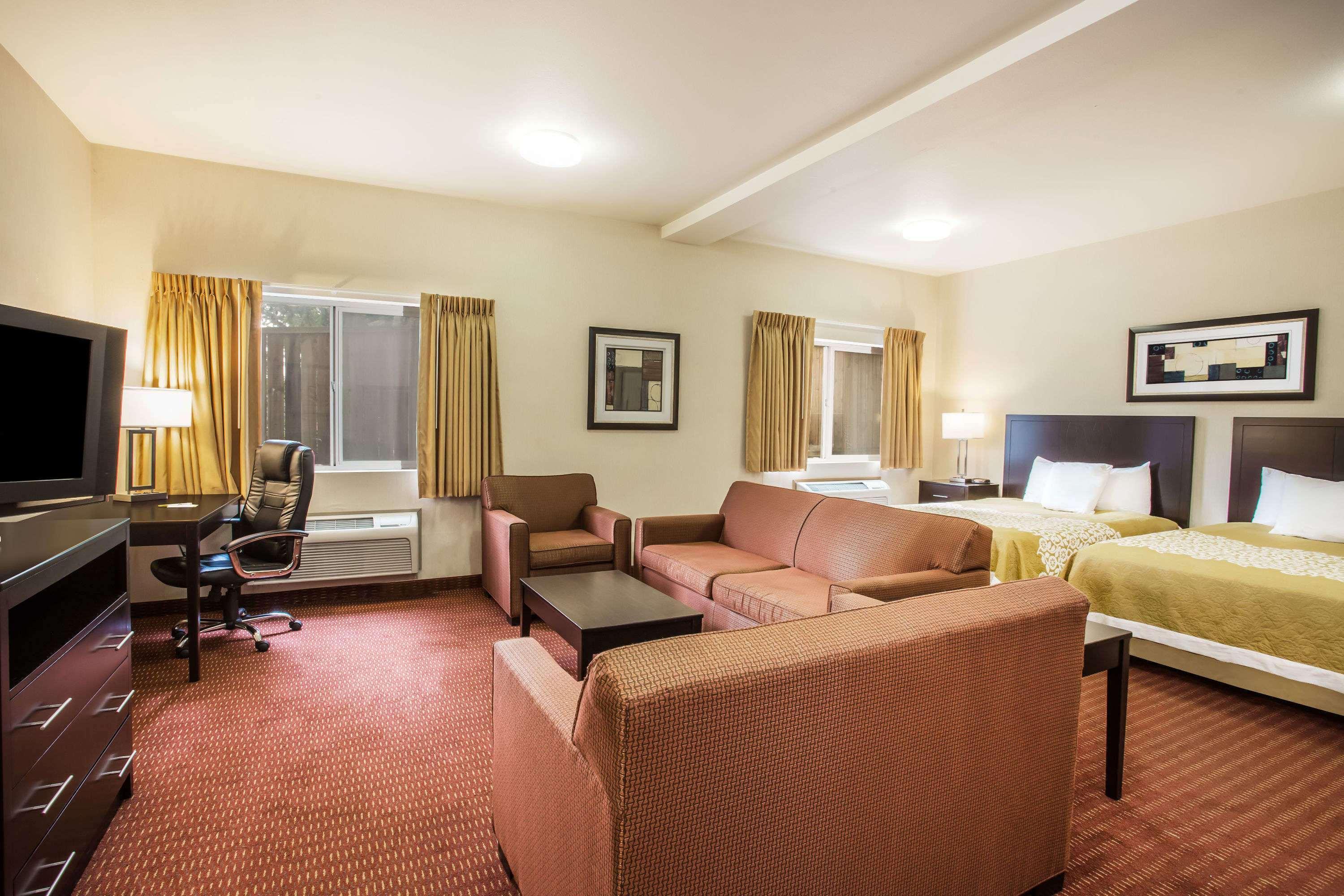 Days Inn By Wyndham Seattle Aurora Шорлайн Екстериор снимка